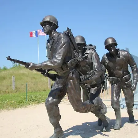 Proche De Sainte Mere-eglise *